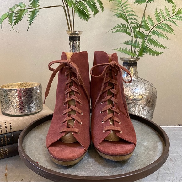 Ugg Elyse Open Toe Lace-Up Wedge Bootie - Picture 2 of 12